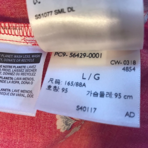 NWT Levi’s red floral viscose wrap top - Picture 16 of 16